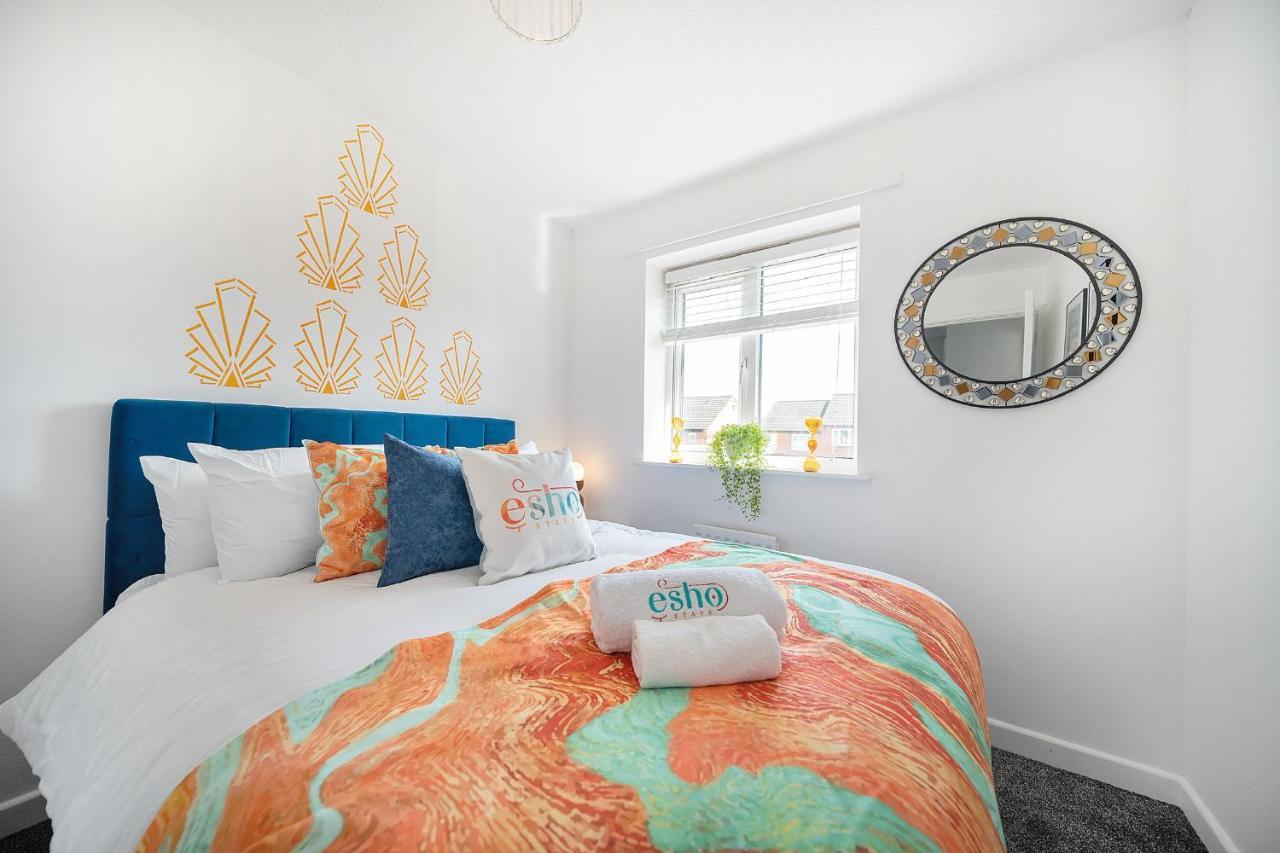 Stylish 3 Bed House, Large Garden, Parking, Wifi - Esho *