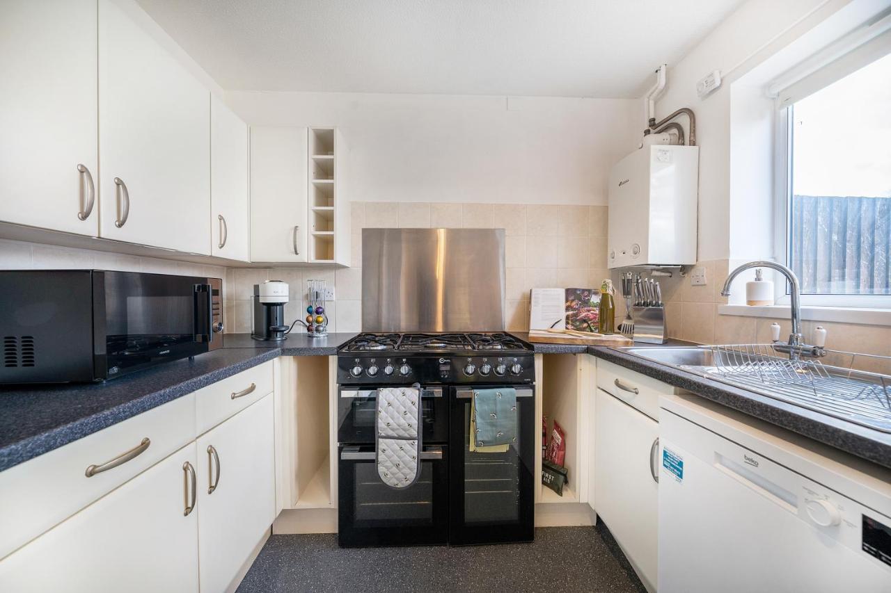 Holiday home Stylish 3 Bed House, Large Garden, Parking, Wifi - Esho *