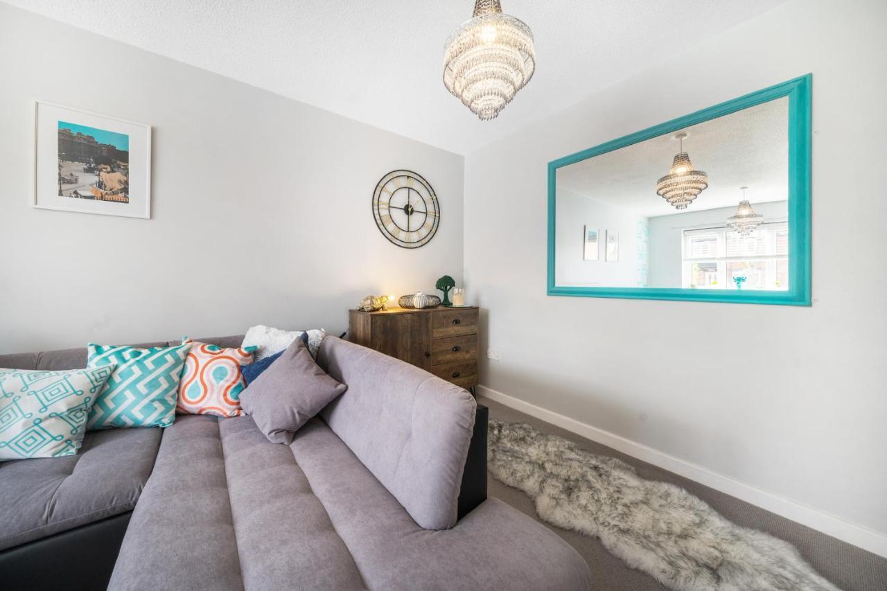 Holiday home Stylish 3 Bed House, Large Garden, Parking, Wifi - Esho