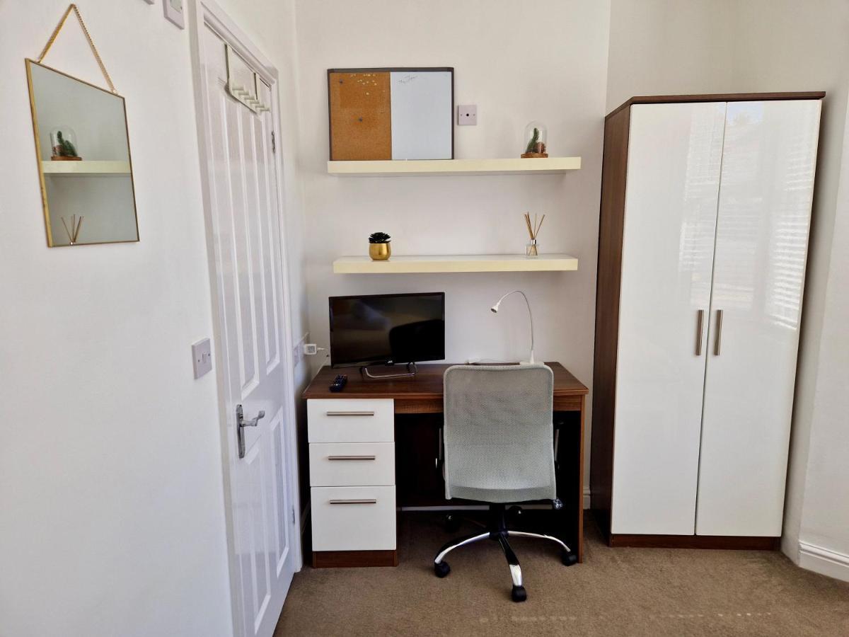 Centre Serviced House: Private With Ensuite & Parking Homestay Coventry