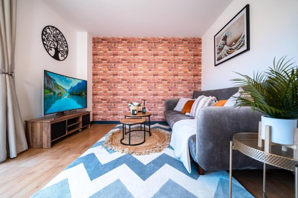 Luxury Detached House With Free Parking, Fast Wifi And Smart Tv With Netflix By Yoko * Coventry