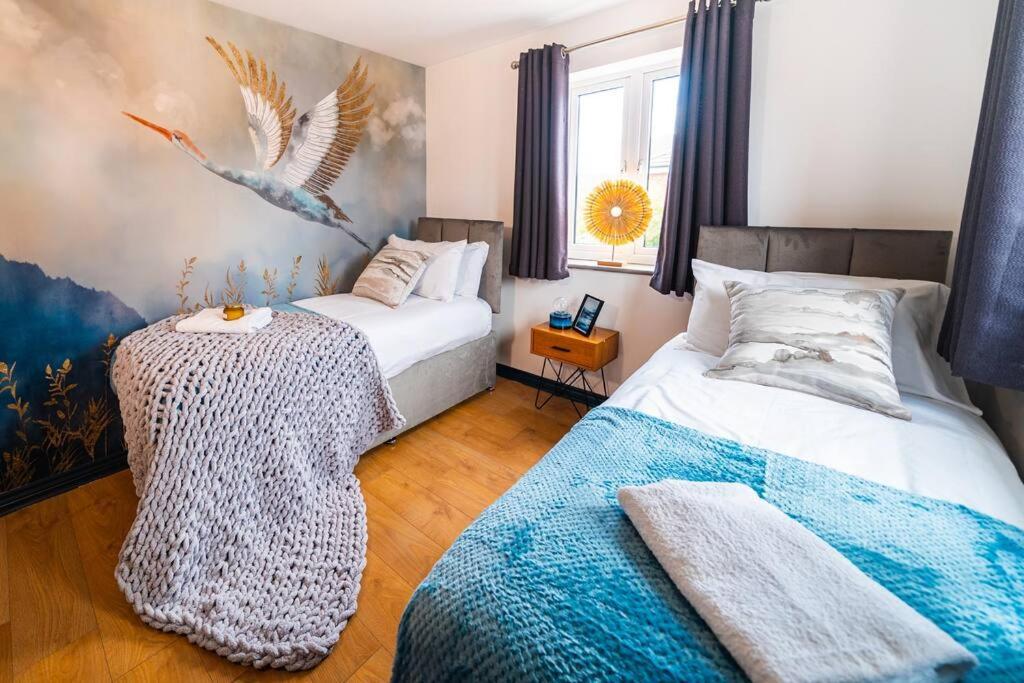 Luxury Detached House With Free Parking, Fast Wifi And Smart Tv With Netflix By Yoko Holiday home Coventry