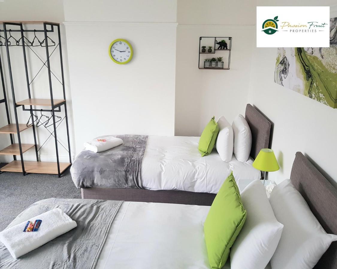 Passionfruits' Retreat: 3br With Pool Table & Garden Apartment Coventry