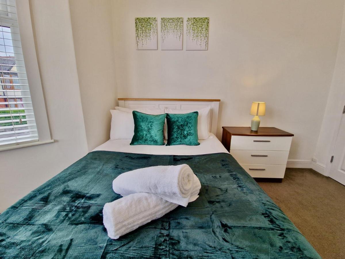 Centre Serviced House: Private With Ensuite & Parking Homestay *