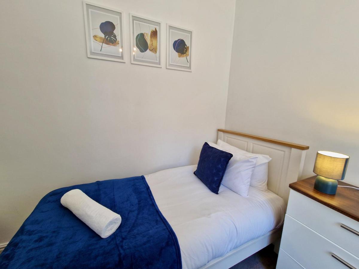 Homestay Centre Serviced House: Private With Ensuite & Parking