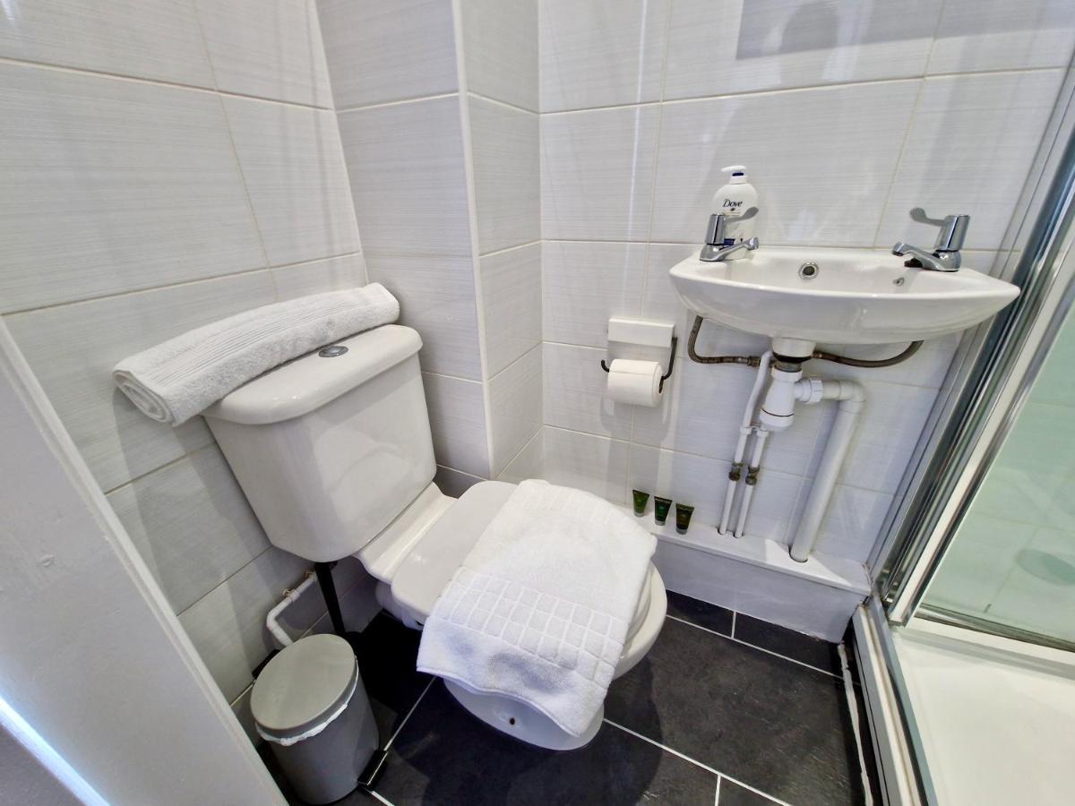 Homestay Centre Serviced House: Private With Ensuite & Parking