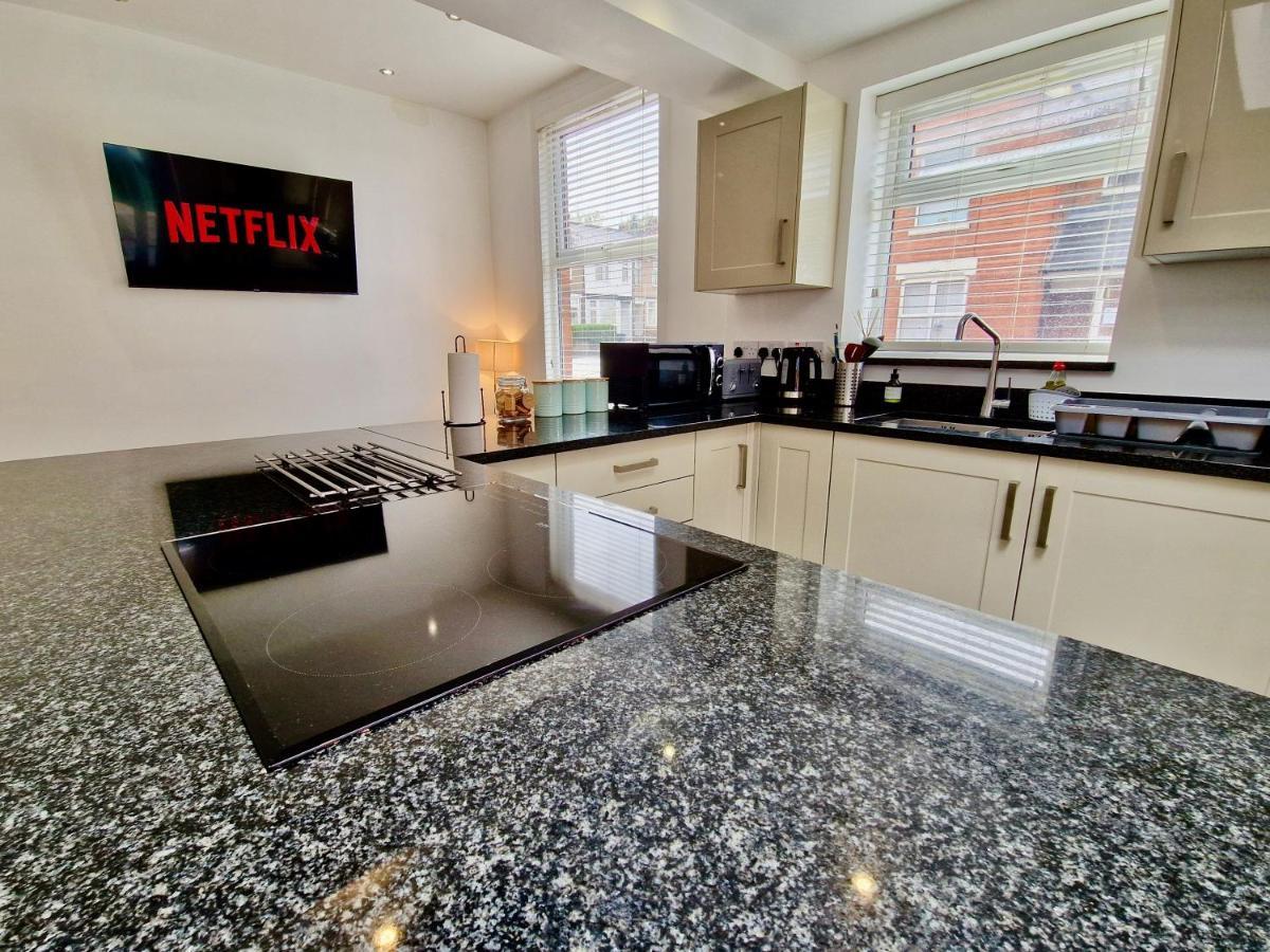 Centre Serviced House: Private With Ensuite & Parking Homestay