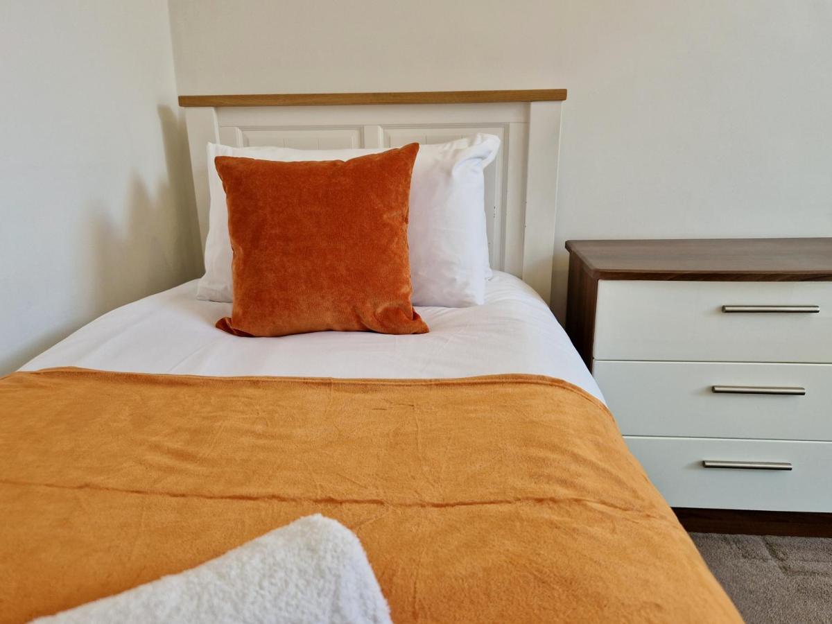 Homestay Centre Serviced House: Private With Ensuite & Parking