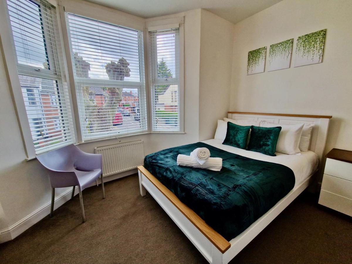 Centre Serviced House: Private With Ensuite & Parking Homestay