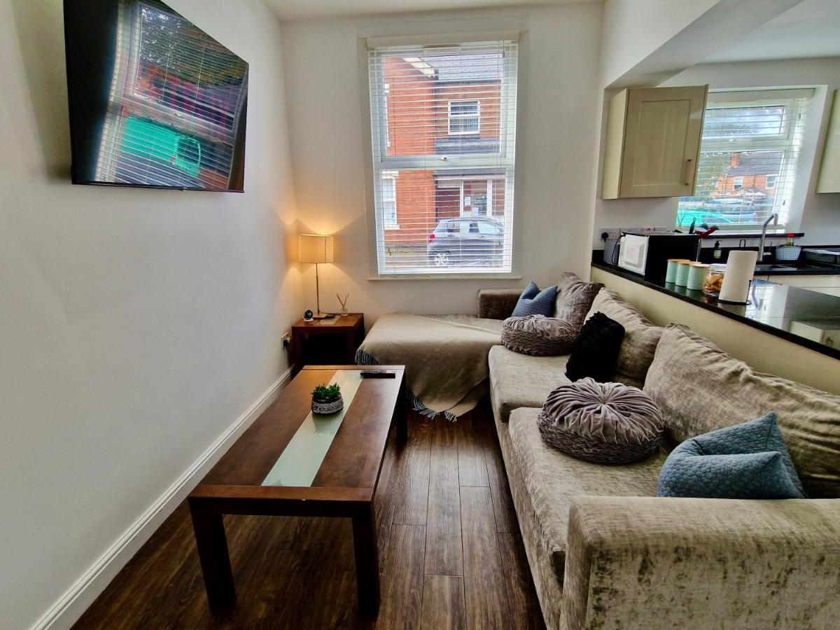 Homestay Centre Serviced House: Private With Ensuite & Parking