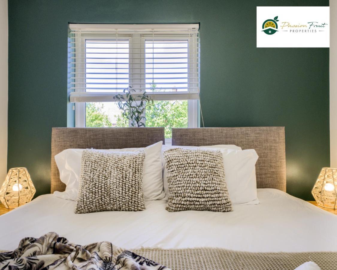 Passionfruit Properties: Cozy 3-bedroom With Wi-fi And Garden Apartment