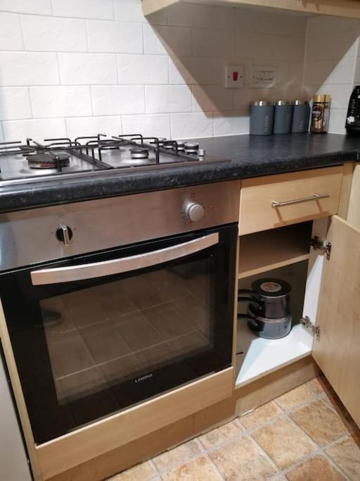 Cosy And Spacious Double Bedrooms Close To