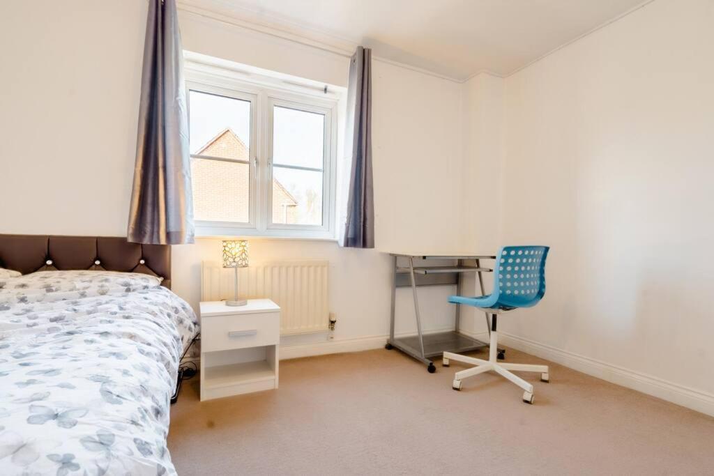 Cosy And Spacious Double Bedrooms Close To Apartment *