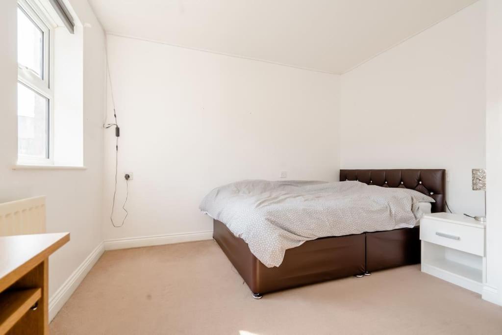 Cosy And Spacious Double Bedrooms Close To Apartment Coventry
