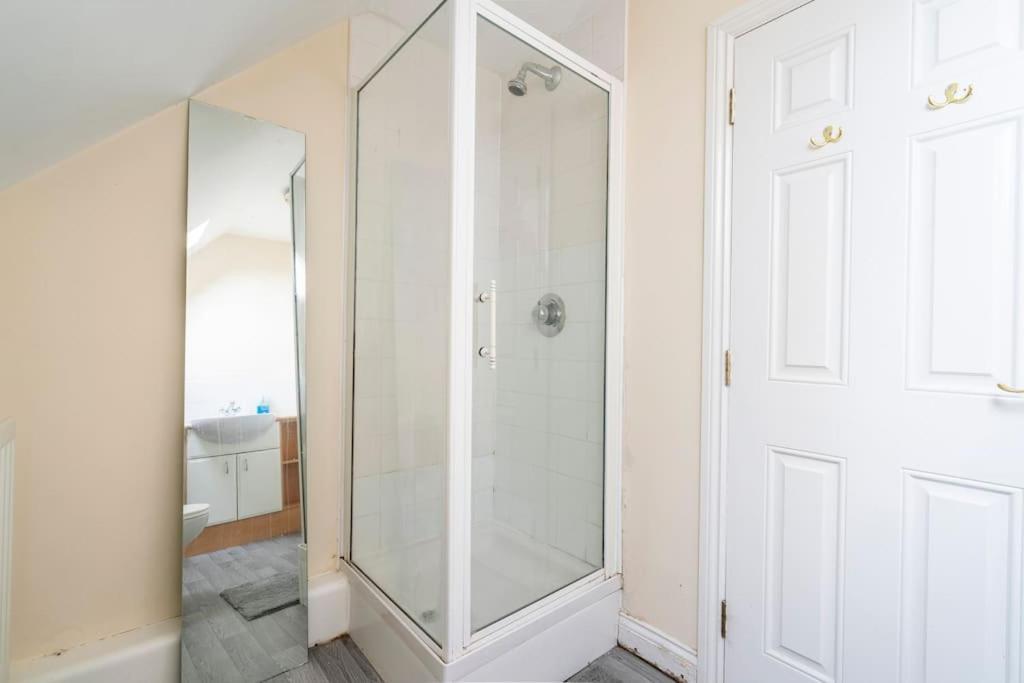 Apartment Cosy And Spacious Double Bedrooms Close To Coventry