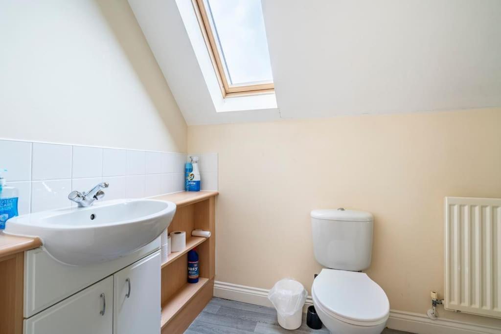 Cosy And Spacious Double Bedrooms Close To Apartment Coventry