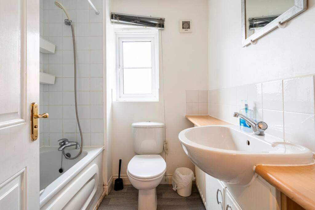 Cosy And Spacious Double Bedrooms Close To Coventry