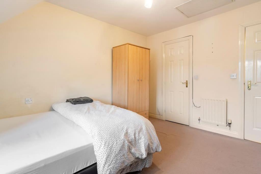 Apartment Cosy And Spacious Double Bedrooms Close To Coventry