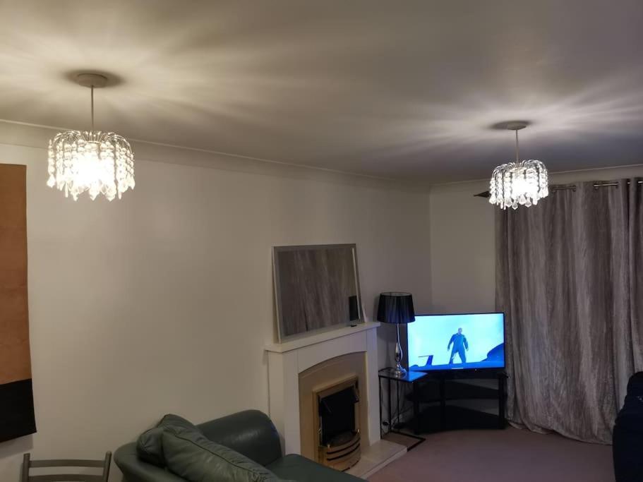 Cosy And Spacious Double Bedrooms Close To Apartment *