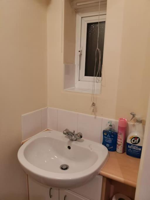 Cosy And Spacious Double Bedrooms Close To Apartment Coventry