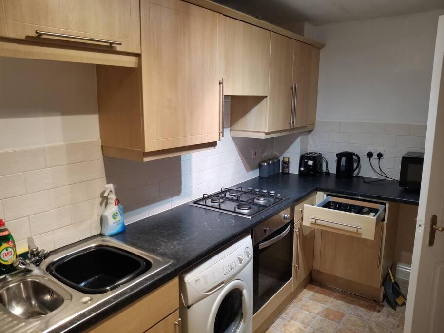 Cosy And Spacious Double Bedrooms Close To
