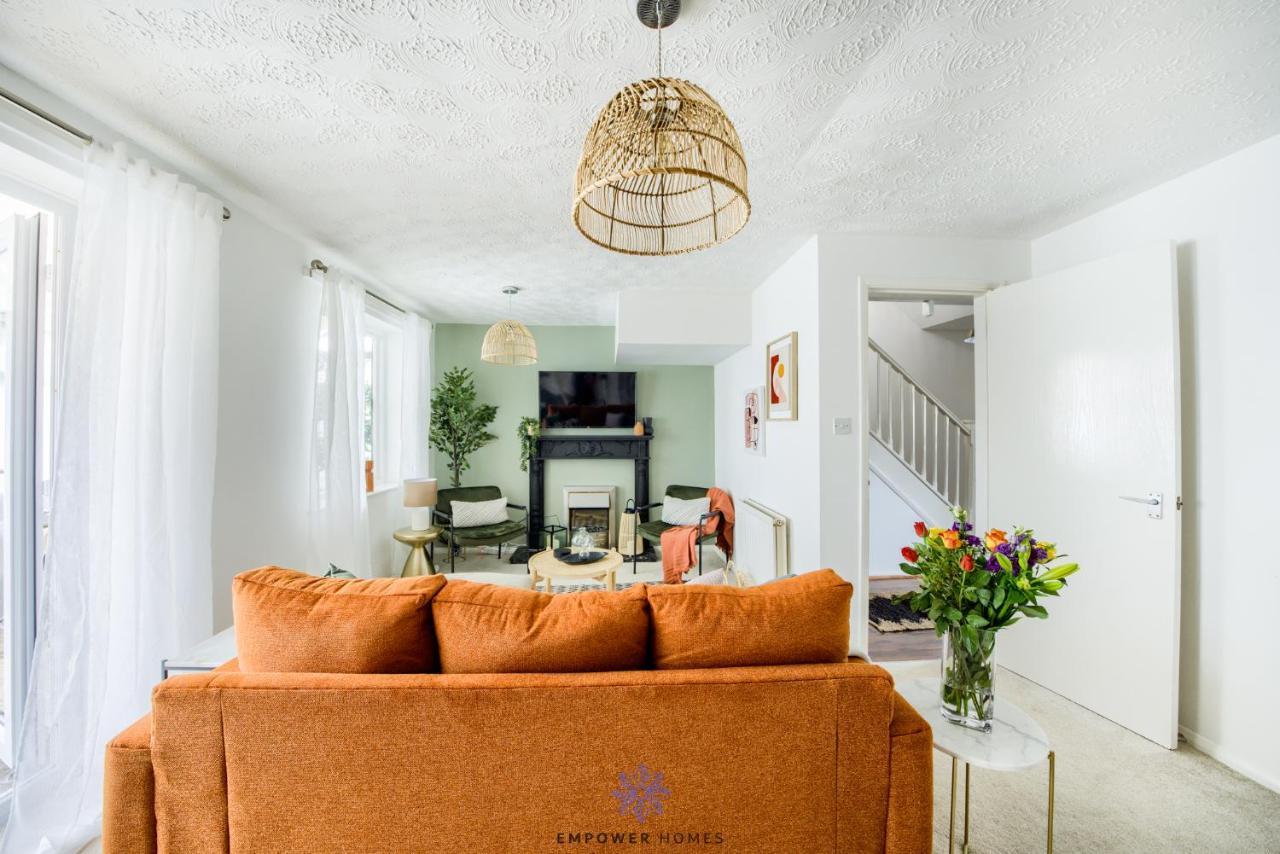 Beautiful House, Hospital, M6 M69, Private Parking, Sleeps 6, By Empower Homes Coventry