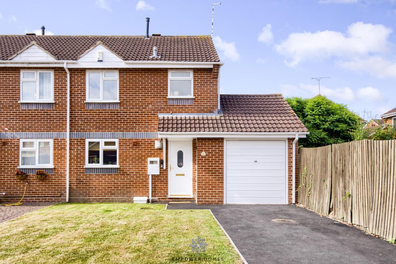 Beautiful House, Hospital, M6 M69, Private Parking, Sleeps 6, By Empower Homes