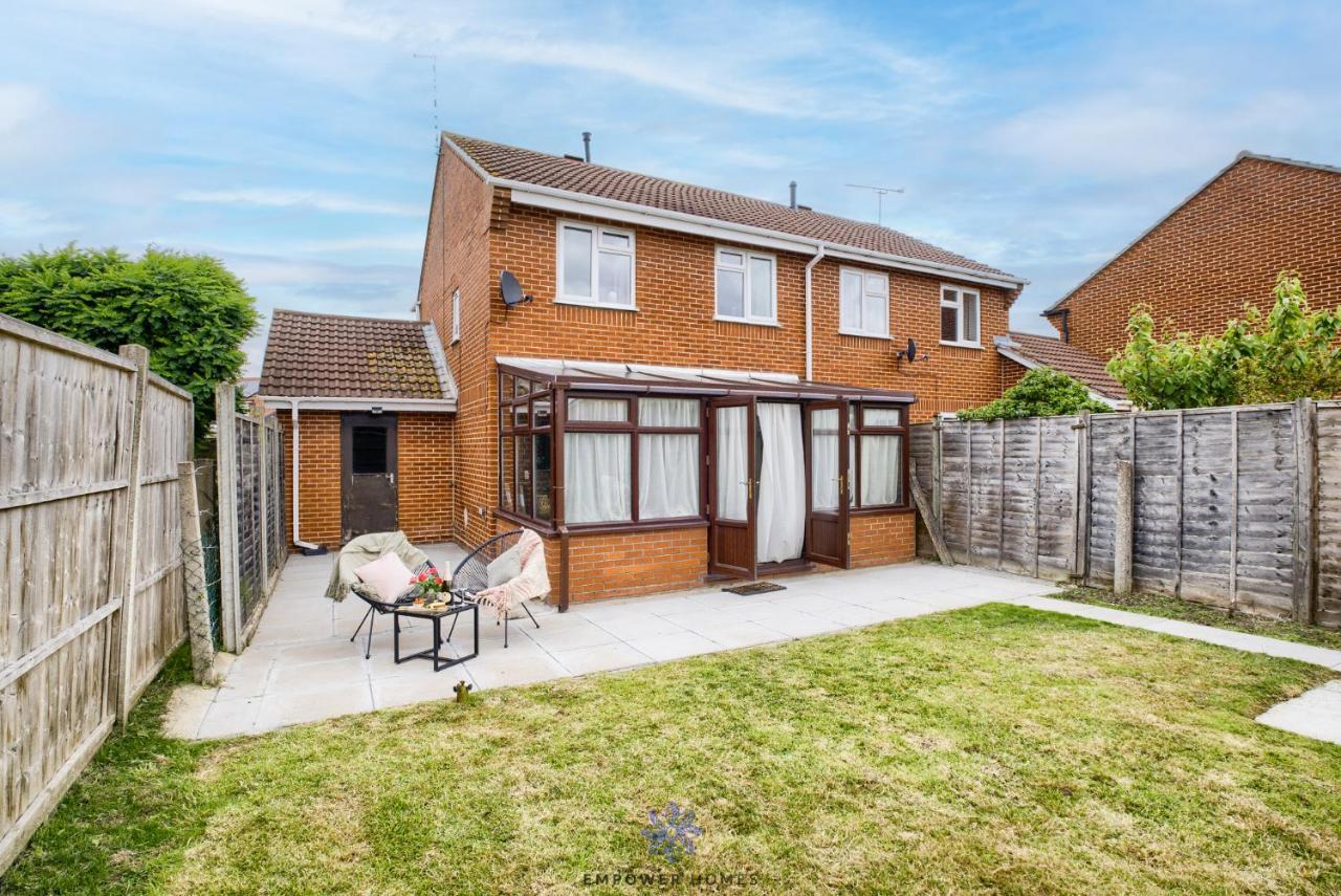 Beautiful House, Hospital, M6 M69, Private Parking, Sleeps 6, By Empower Homes * Coventry