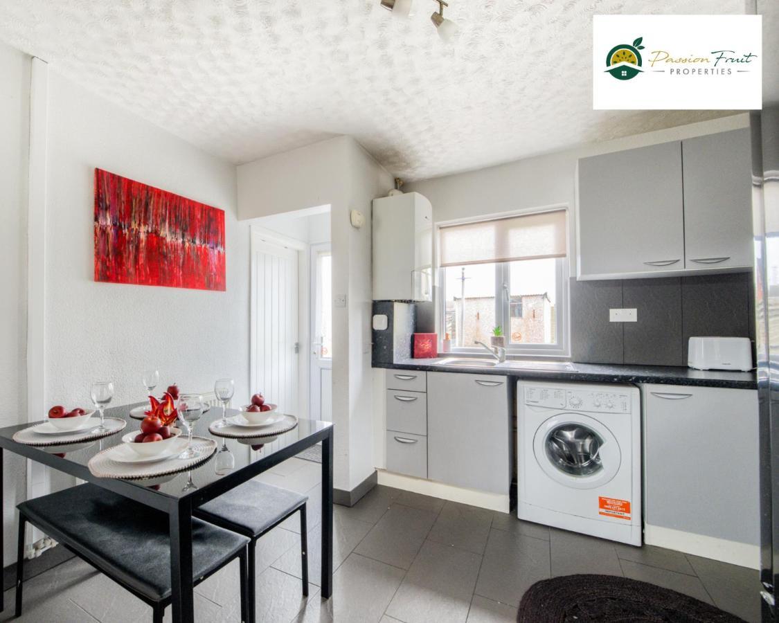 3 Bedroom House With 5 Beds House By Passionfruit Near Centre - Bcc Apartment