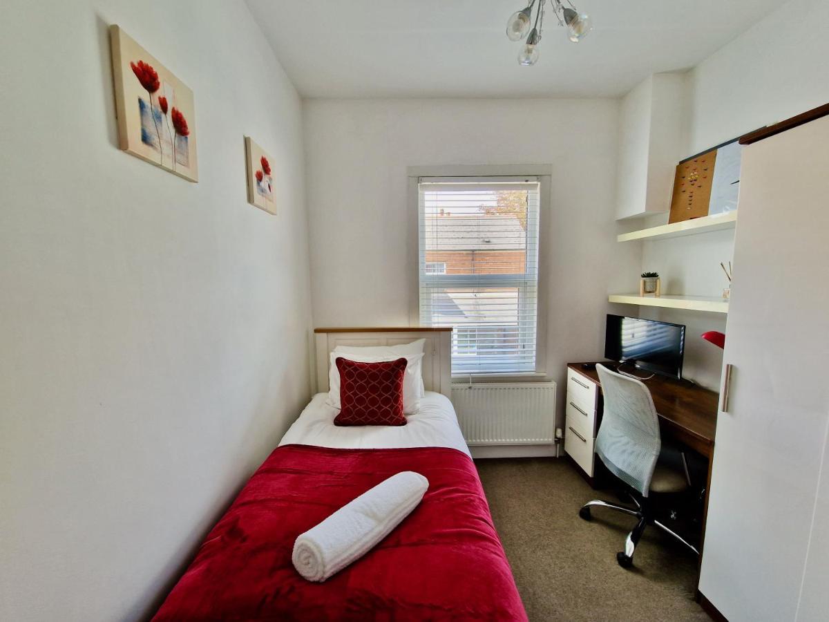 Homestay Centre Serviced House: Private With Ensuite & Parking *