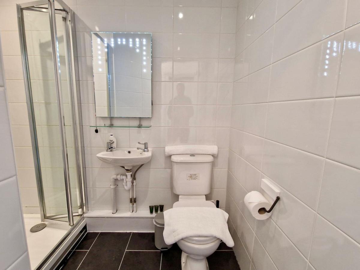Homestay Centre Serviced House: Private With Ensuite & Parking *
