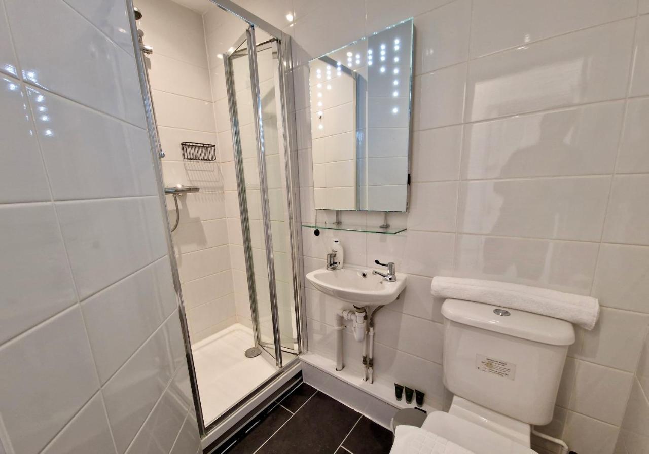 Homestay Centre Serviced House: Private With Ensuite & Parking Coventry