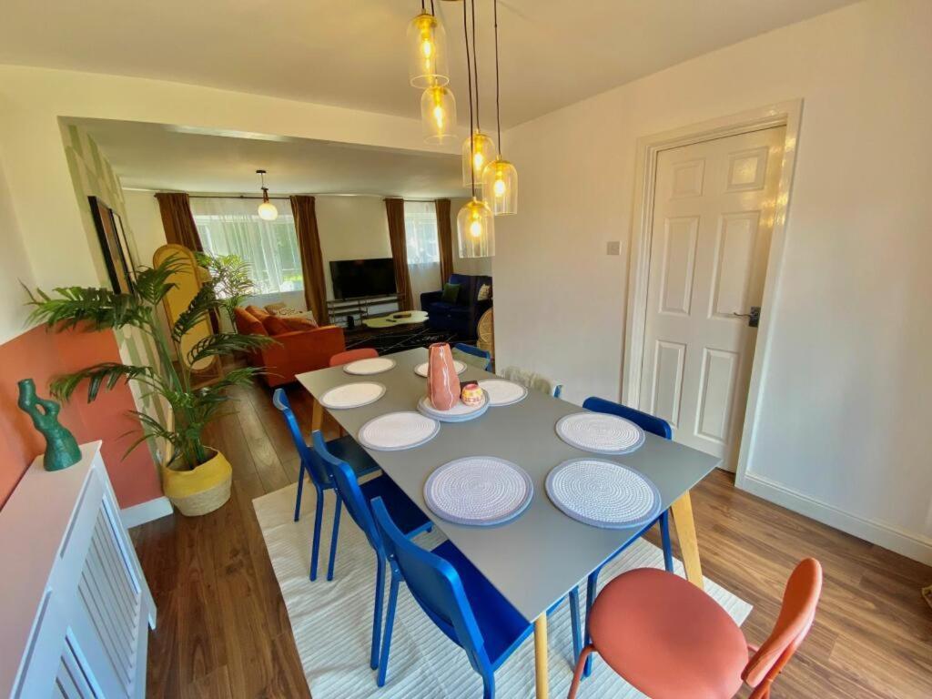 Huge 4bed 2bath Private Parking Nec By Empower Homes Holiday home