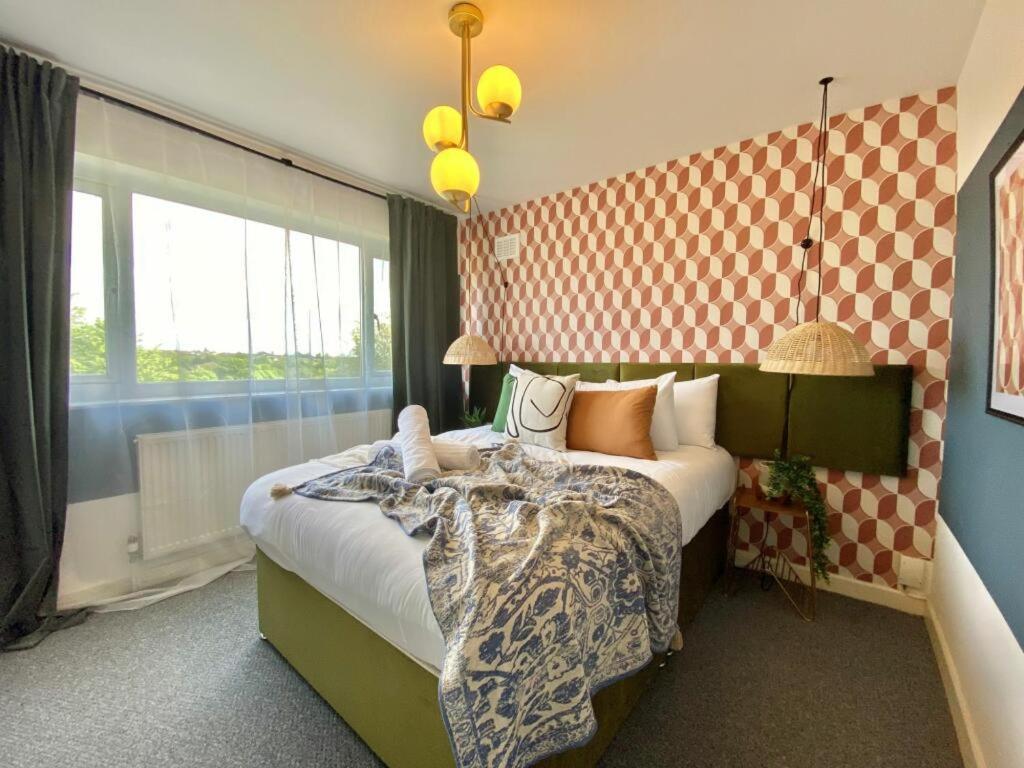 Huge 4bed 2bath Private Parking Nec By Empower Homes Holiday home *