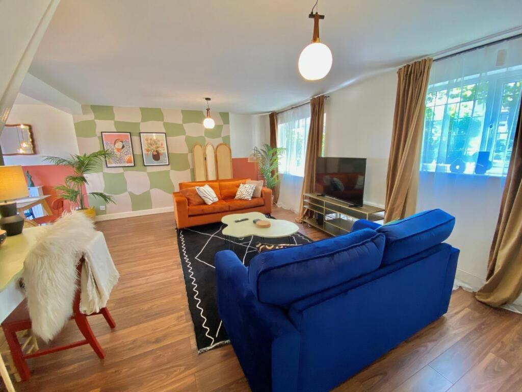 Huge 4bed 2bath Private Parking Nec By Empower Homes Holiday home