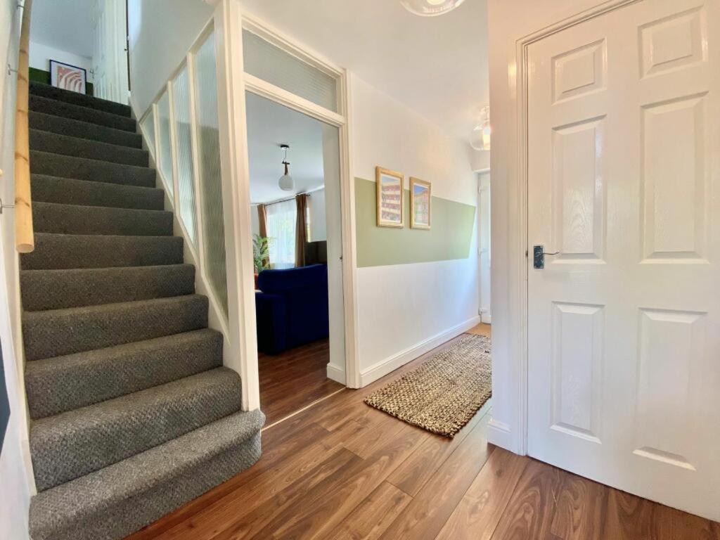 Huge 4bed 2bath Private Parking Nec By Empower Homes