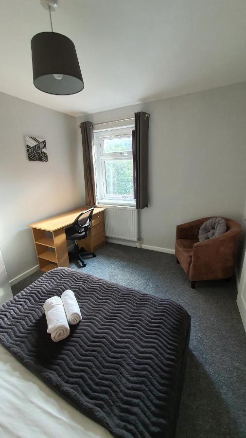 Contractors, Centre, Parking, 3 Double Rooms, Netflix, Cosy! Holiday home Coventry