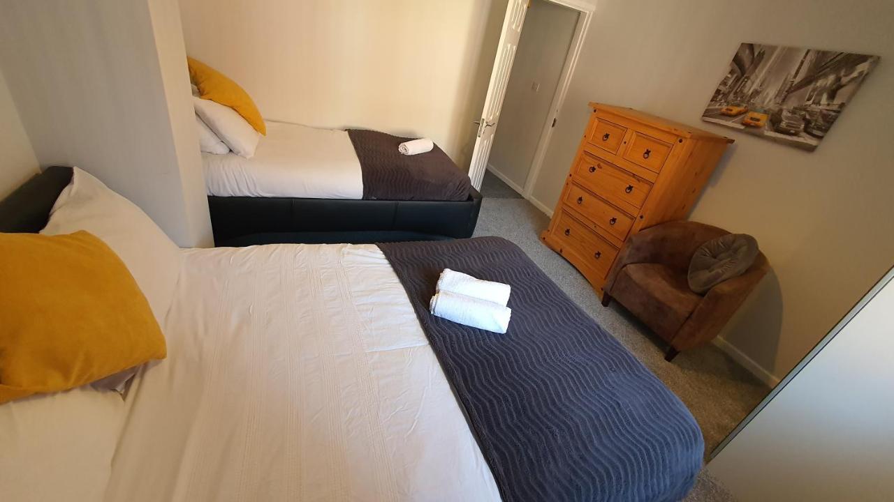 Contractors, Centre, Parking, 3 Double Rooms, Netflix, Cosy! Holiday home Coventry