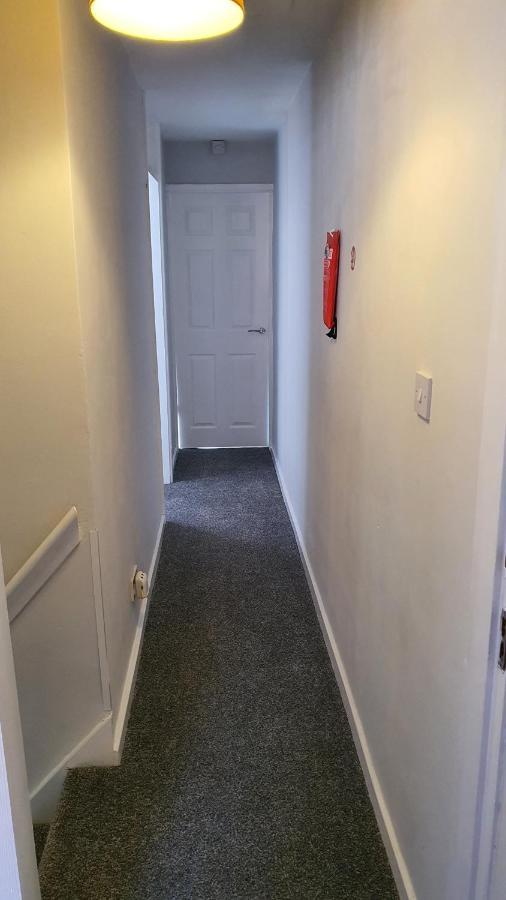 Holiday home Contractors, Centre, Parking, 3 Double Rooms, Netflix, Cosy! *