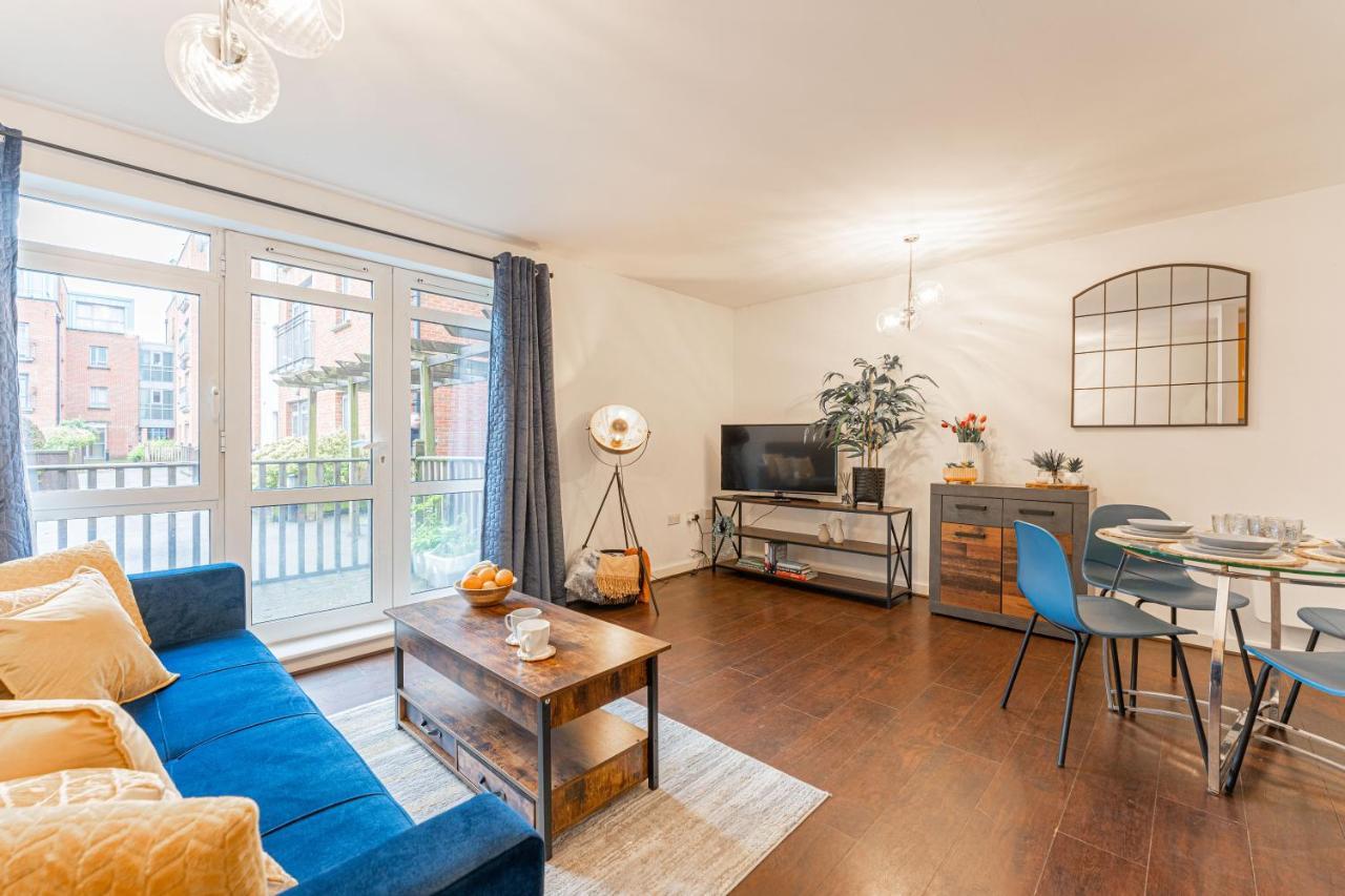 Apartamento Centre Flat: Accessible Family Haven With Free Parking *