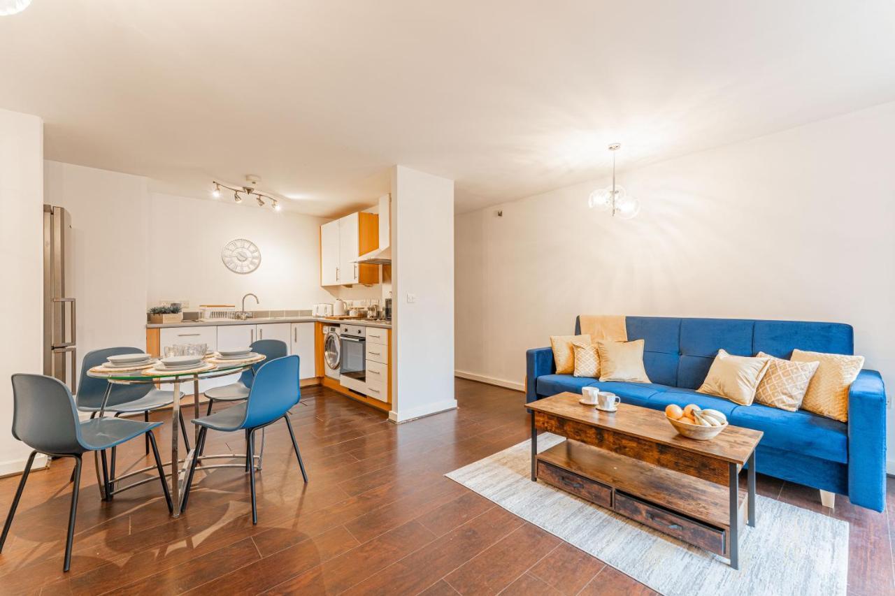 Centre Flat: Accessible Family Haven With Free Parking Apartamento