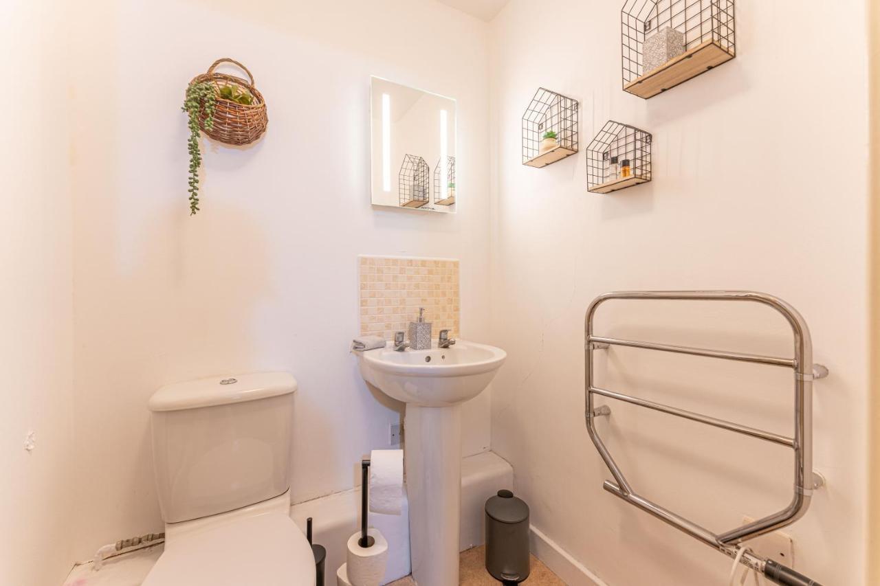 Centre Flat: Accessible Family Haven With Free Parking Apartamento