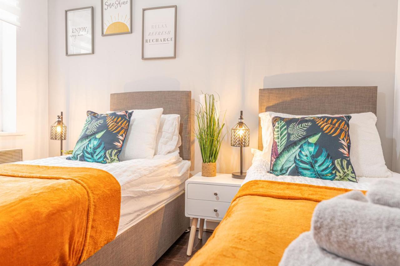 Apartamento Centre Flat: Accessible Family Haven With Free Parking