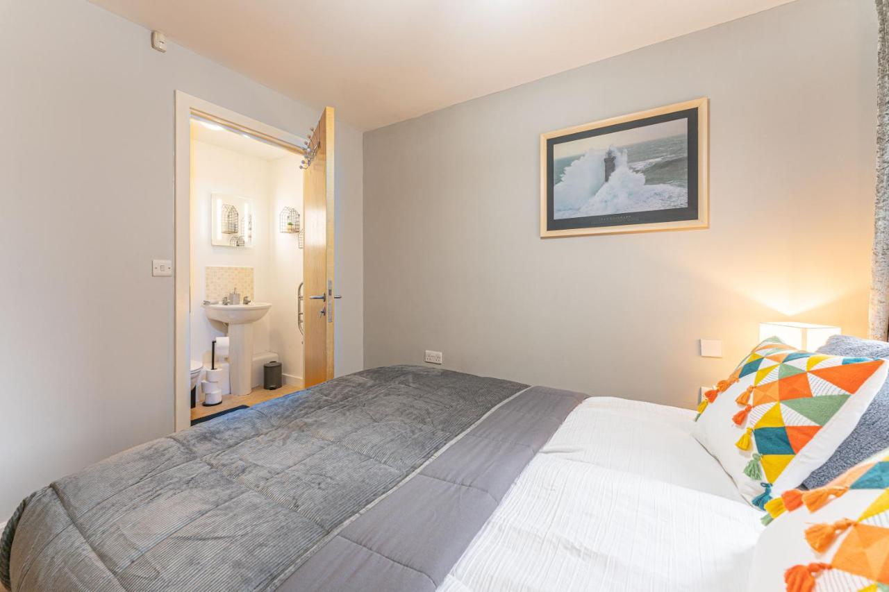 Centre Flat: Accessible Family Haven With Free Parking Apartamento