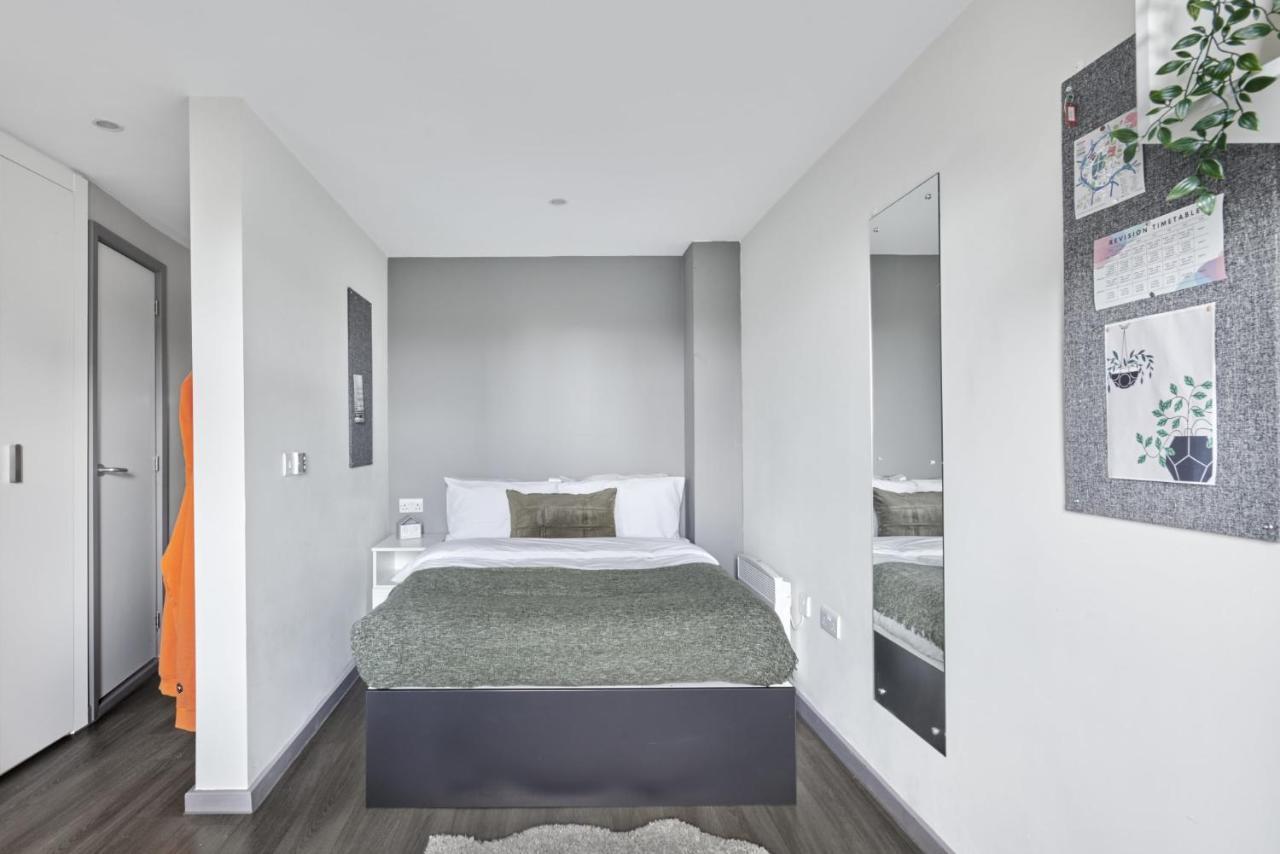And Ensuite With Shared Kitchen At Gosford Gate Near Centre Apartment