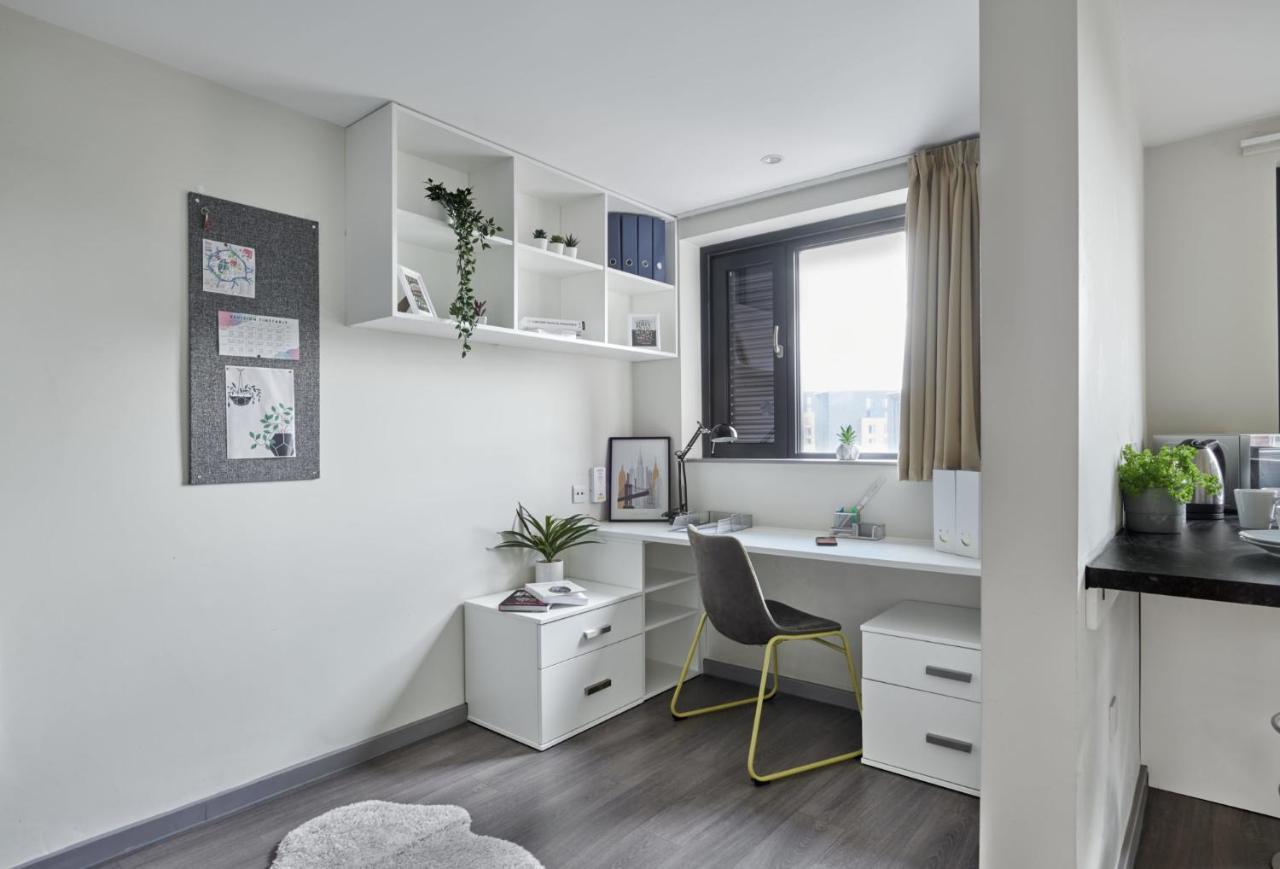 And Ensuite With Shared Kitchen At Gosford Gate Near Centre Apartment *
