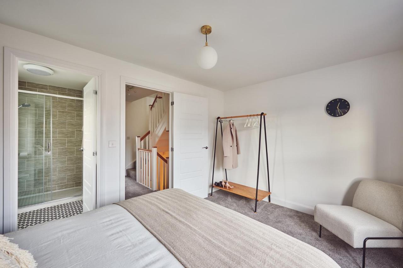 For 6+2, 150mbp Wi-fi + Parking * Coventry