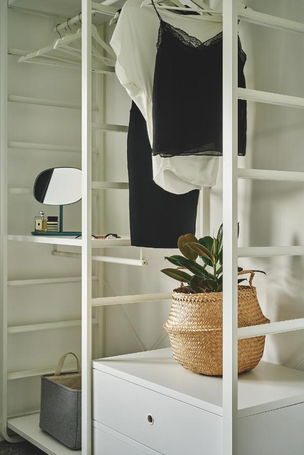 For 6+2, 150mbp Wi-fi + Parking *