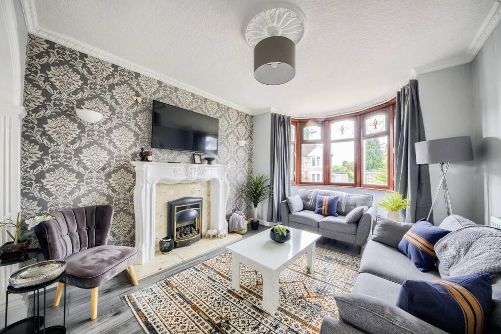 Cozy 3-bedroom House With Garden And Entertainment