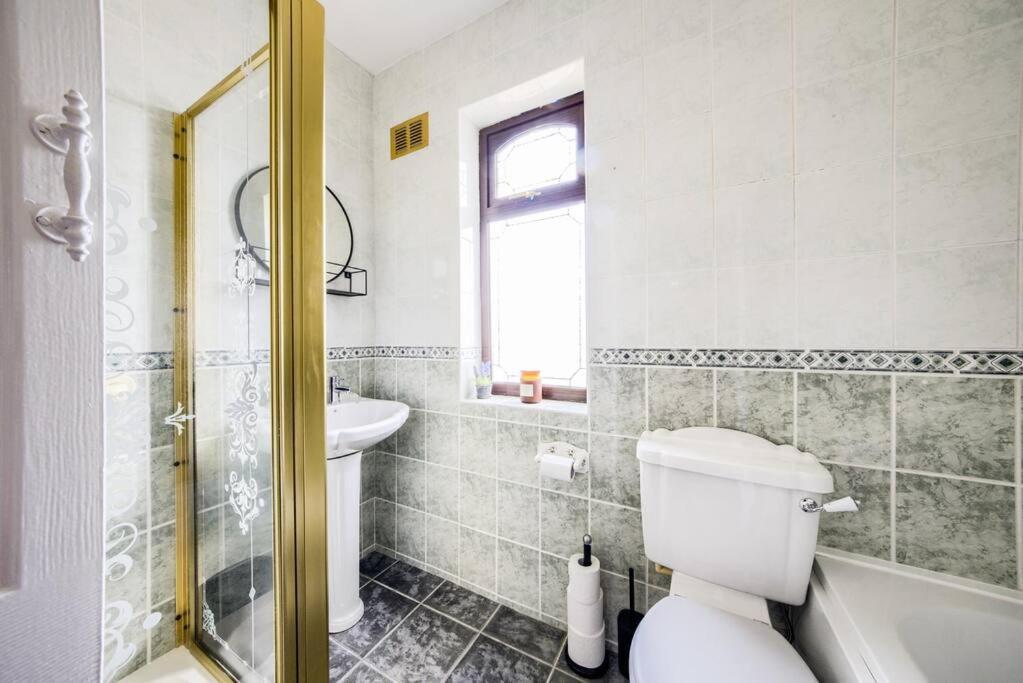 Holiday home Cozy 3-bedroom House With Garden And Entertainment Coventry